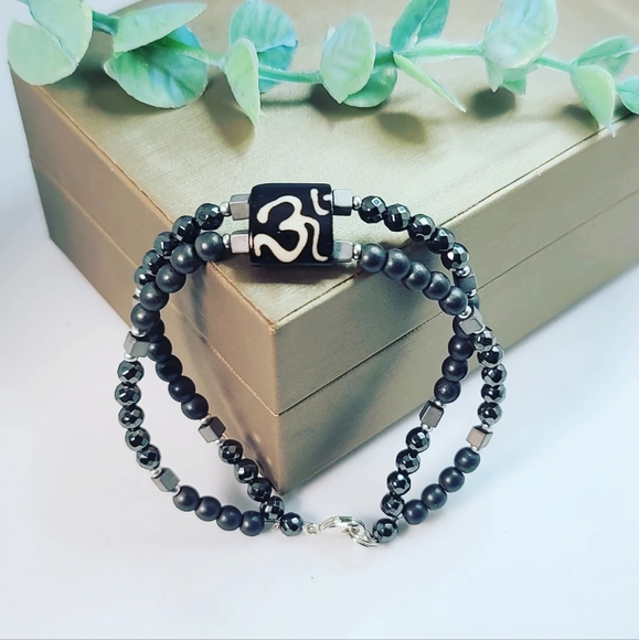 Hematite Om bracelet 4 mm - Picture 2 of 5